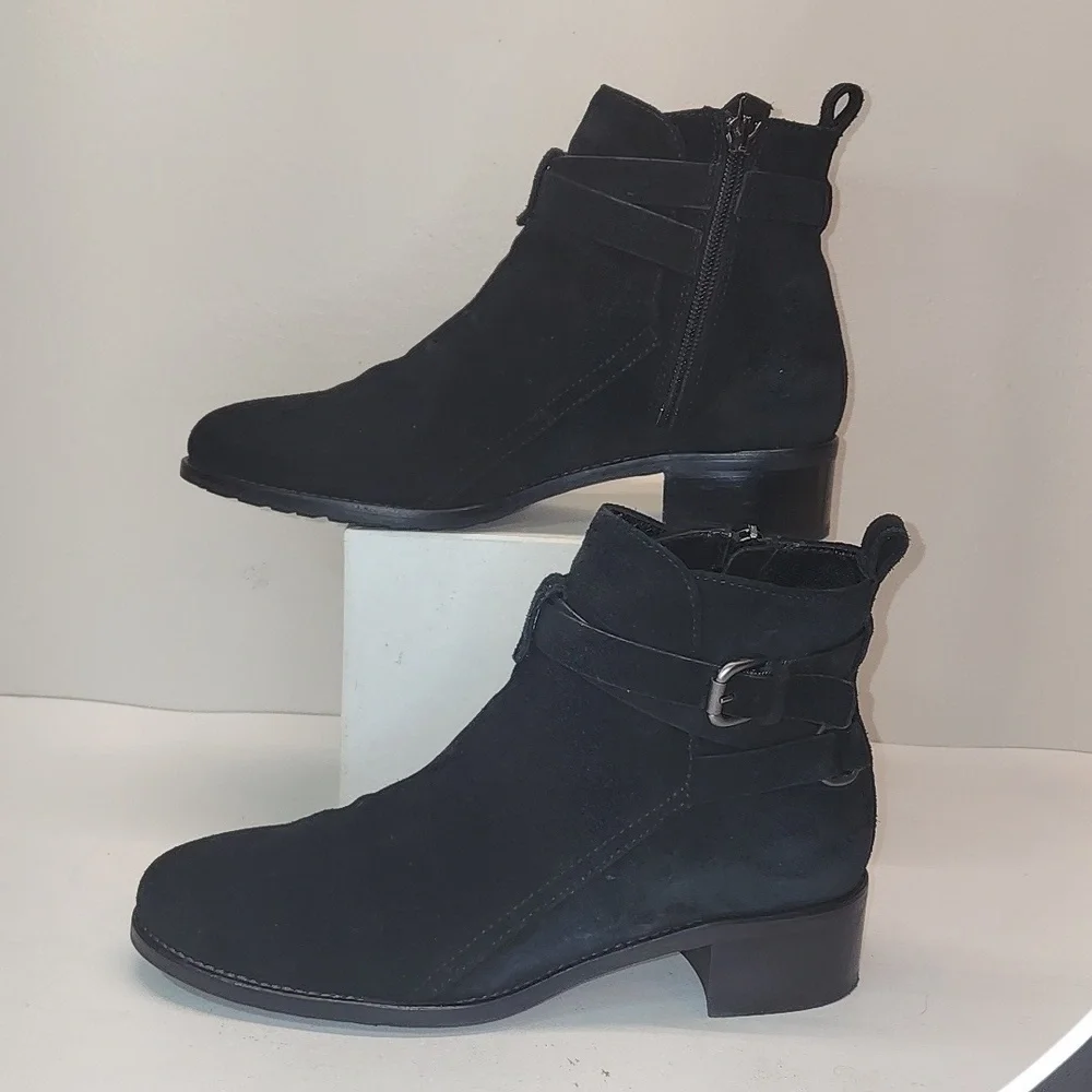AQUATALIA Black suede low (1-1.9 in heel size 6.5